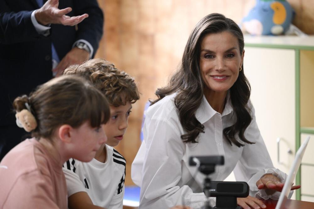 Kraljica Leticija od Španije u poseti svojoj osnovnoj školi u Ovijedu