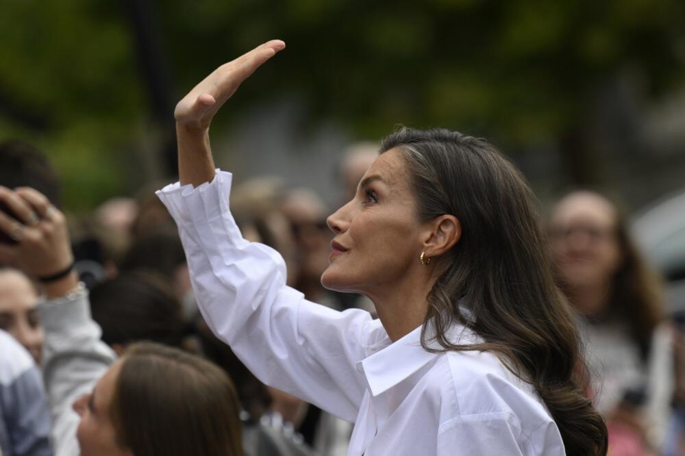 Kraljica Leticija od Španije u poseti svojoj osnovnoj školi u Ovijedu