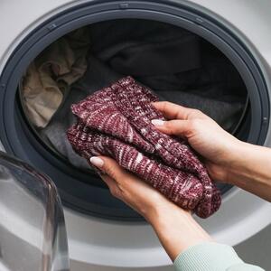 Skupila vam se odeća nakon pranja & ne znate šta da radite? Ovaj trik će vam pomoći da je vratite u prvobitni oblik