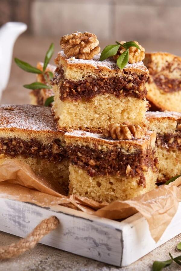 Miriše na cimet i mami na još: Biskvitni kolač sa cimetom sprema se kao od šale (RECEPT)
