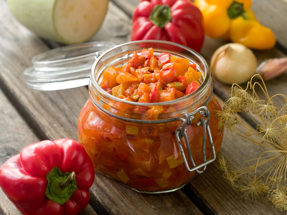 Lovačka salata u tegli