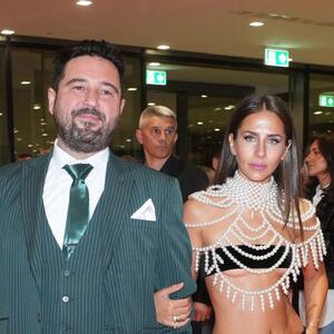 Smelo, smelije, Ivana Dudić! O izazovnom izdanju glumice na premijeri filma "Kengur se vraća kući" bruji ceo Beograd