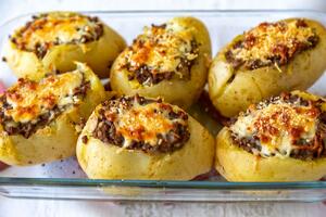 Recept za najukusniji punjeni krompir: Brzi ručak za celu porodicu koji budi sva čula