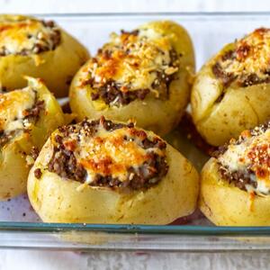 Recept za najukusniji punjeni krompir: Brzi ručak za celu porodicu koji budi sva čula