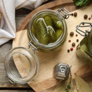Recept za najbolje kisele krastavce iz rerne: Jednostavan & brz način pripreme preukusne zimnice