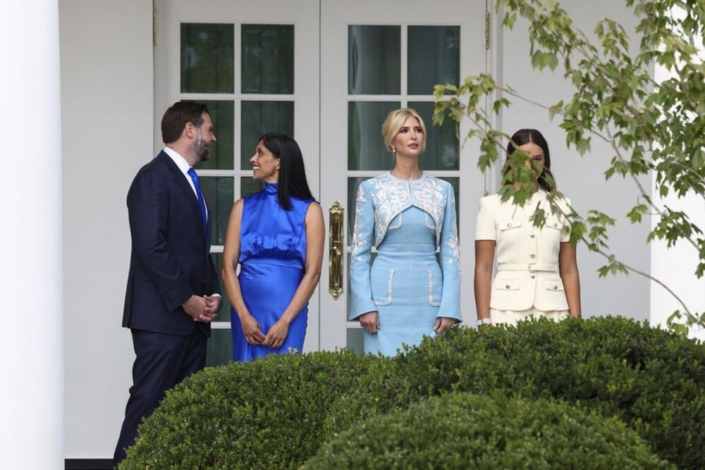 Džej-Di Vens, Uša Vens, Ivanka Tramp i Arabela Kušner na svečanom prijemu u Beloj kući u čast kineskog predsednika Sin Đinpinga