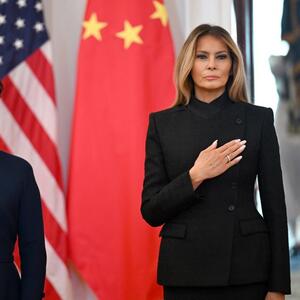 Dve prve dame, dva potpuno različita pristupa: Trodnevni okršaj Melanije Tramp i Peng Lijuan iz kog može da se nauči