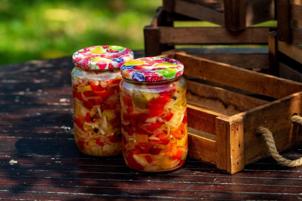 Šarena salata sa kupusom, recept; ilustracija