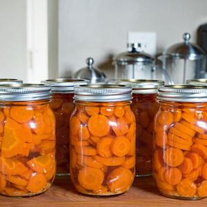 Isprobajte recept uz koji svi zavole šargarepu: Preukusna zimnica koja se sprema lako, a nestaje još lakše