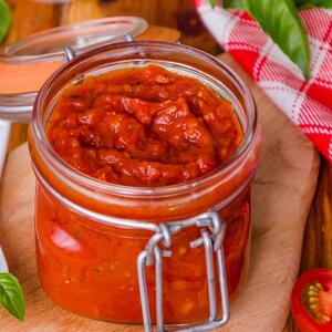 Kako da ajvar bude crven kao u reklami? Probajte ove stare trikove i sačuvaće intenzivnu boju paprike