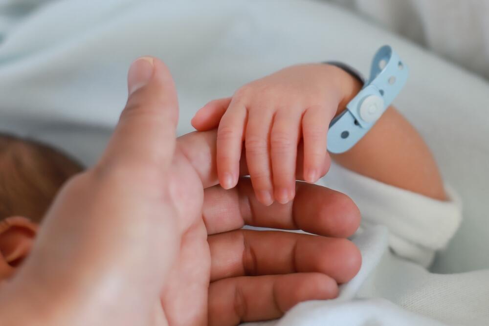 Ručica tek rođene bebe