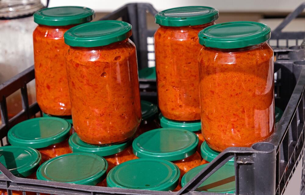 Domaći ajvar u teglama