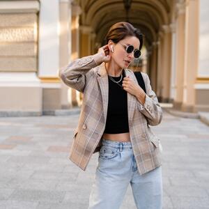 Ravne farmerke su opet hit jeseni: 7 modnih kombinacija koje uvek izgledaju skupo i elegantno