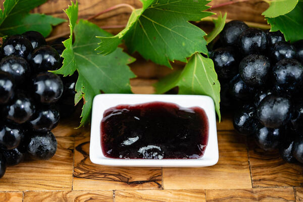 Recept za najlepši džem od crnog grožđa: Pravi se lako, odlično ide uz palačinke, a ključ je u dva "neobična" sastojka