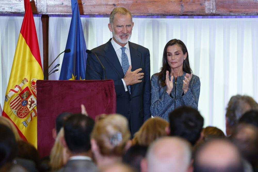 Kraljica Leticija je od 2020. mnogo puta nosila svoj plavi Hugo Boss sako od tvida
