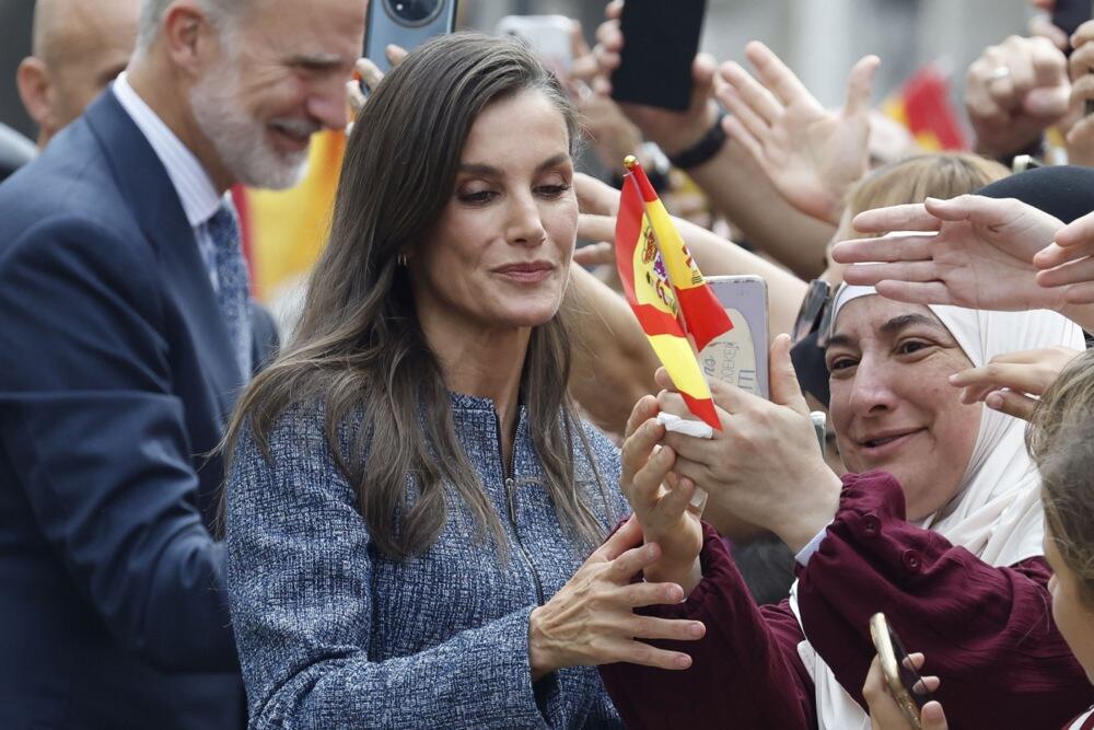 Kraljica Leticija je od 2020. mnogo puta nosila svoj plavi Hugo Boss sako od tvida