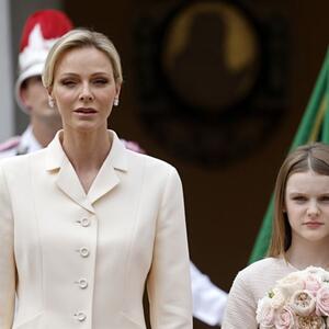 Zamenila je štikle upečatljivim ravnim cipelama: Princeza Šarlin u šik odelu koje bi rado nosila i Kejt Midlton