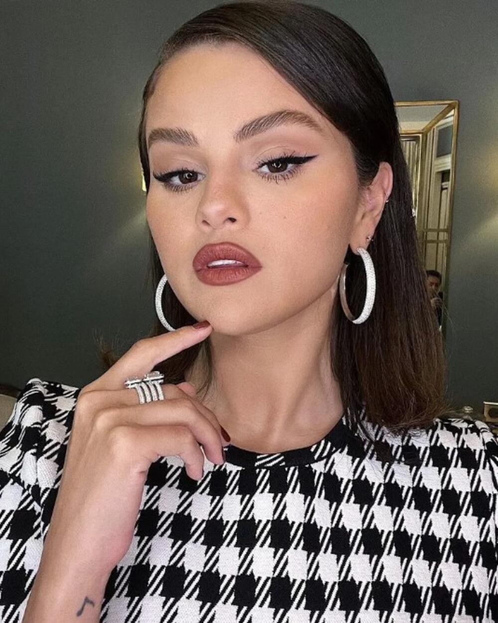 Lob frizura Selene Gomez