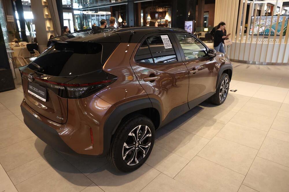 <p>Od novih generacija kultnih modela do električnih automobila koji pomeraju granice dizajna i tehnologije &ndash; Galerija automobila 2026. donosi priliku da se izbliza upoznaju noviteti o kojima će se tek pričati. Mercedes-Benz, Toyota, Lexus, Mazda, Renault i drugi veliki proizvođači stižu sa modelima koji pokazuju u kom pravcu se razvija automobilska industrija.</p>