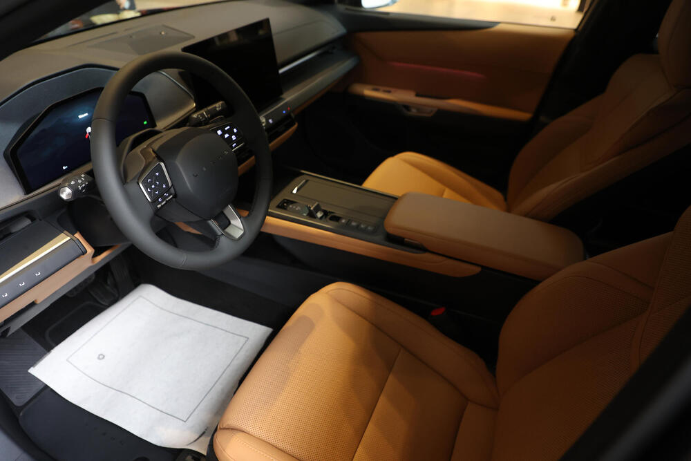 <p>Od novih generacija kultnih modela do električnih automobila koji pomeraju granice dizajna i tehnologije &ndash; Galerija automobila 2026. donosi priliku da se izbliza upoznaju noviteti o kojima će se tek pričati. Mercedes-Benz, Toyota, Lexus, Mazda, Renault i drugi veliki proizvođači stižu sa modelima koji pokazuju u kom pravcu se razvija automobilska industrija.</p>