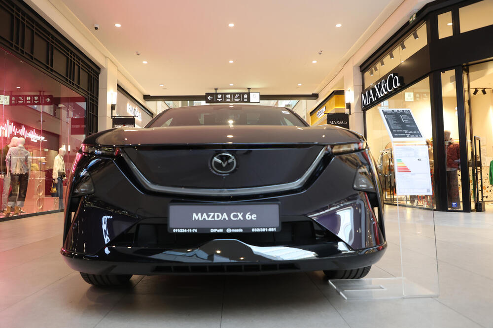 <p>Od novih generacija kultnih modela do električnih automobila koji pomeraju granice dizajna i tehnologije &ndash; Galerija automobila 2026. donosi priliku da se izbliza upoznaju noviteti o kojima će se tek pričati. Mercedes-Benz, Toyota, Lexus, Mazda, Renault i drugi veliki proizvođači stižu sa modelima koji pokazuju u kom pravcu se razvija automobilska industrija.</p>