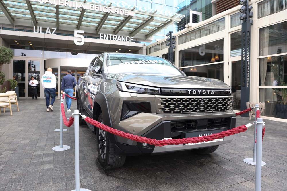 <p>Od novih generacija kultnih modela do električnih automobila koji pomeraju granice dizajna i tehnologije &ndash; Galerija automobila 2026. donosi priliku da se izbliza upoznaju noviteti o kojima će se tek pričati. Mercedes-Benz, Toyota, Lexus, Mazda, Renault i drugi veliki proizvođači stižu sa modelima koji pokazuju u kom pravcu se razvija automobilska industrija.</p>