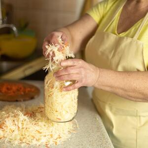 Seoski recept za hrskavi kiseli kupus iz tegle: Tajna je u soli i pravoj količini vode