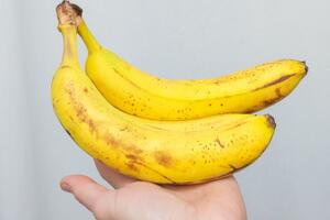 Banane vam brzo potamne? Duže će trajati uz "trik" sa jednim predmetom iz kuhinje