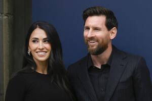 Ovo je jedini model pantalona koji nosi Antonela Rokuco &ndash; i pri tome drži modni čas