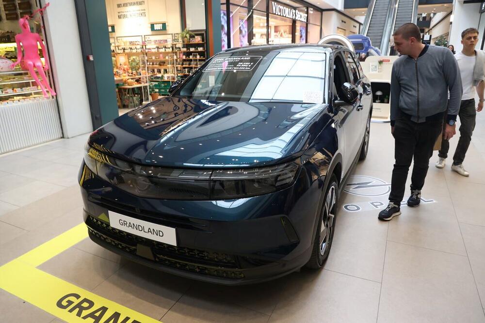 <p>Galerija automobila Srbije 2026 ponudila je raznovrstan prikaz savremene automobilske industrije i pravaca u kojima se ona razvija</p>