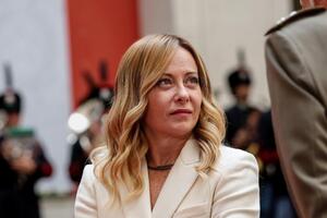 Kako da stil emituje i ženstvenost i moć, najbolje zna Đorđa Meloni: Ni krojevi, ni boje &ndash; ništa tu nije slučajno