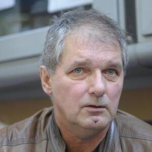 2 puta se ženio, dobio 4 dece, brzo je živeo, brzo vozio, mnogo pušio: U 55. nasred scene ga doktor reanimirao i njegovoj ženi rekao 3 reči