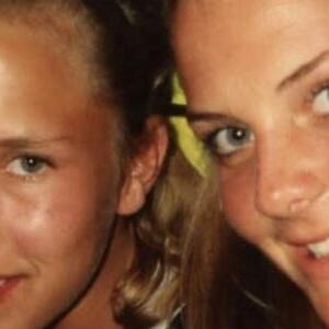 Slavili su Božić u planinskoj brvnari kada su ih napali nepoznati muškarci: Majku i baku su brutalno ubili, a sestre su uspele da se spasu na neverovatan način