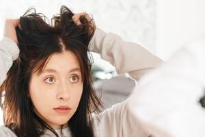 Kako da 'istrenirate' kosu da se što manje masti? Donosimo 7 jednostavnih ali efektnih frizerskih saveta