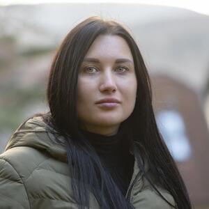 Posle očeve sahrane saznala sam da je celokupno nasledstvo ostavio ženi za koju smo mislili da nam je rod: Kad sam pročitala njegovo pismo, zanemela sam od šoka