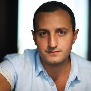 "Sedeo sam u prizemlju hotela, kada sam video moju ženu kako se ljubi sa drugim: Imam sramotan razlog zašto smo još zajedno, ali moram da priznam"