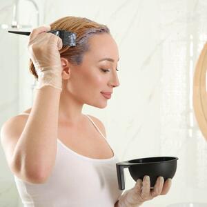 4 boje za kosu dodaju, a 4 skidaju 5 godina: Posle 40. tamna nije zabranjena, a plava menja ten i ističe bore