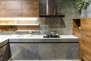 Zaboravite klasične pločice: Ovo trendovi osvajaju kuhinje 2026. godine, a izgledaju luksuzno i bezvremenski