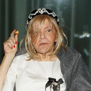 Zbog 1 simptoma znala je da ima rak, ali nije htela da ide kod doktora: Kad je osetila da umire, napisala je hit zbog kog joj je sin ridao u suzama