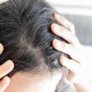 Ova tehnika farbanja najbolje sakriva sede, a mesecima ste mirne: Trik koji podmlađuje bolje od botoksa