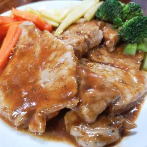 Lovačke šnicle koje se raspadaju u ustima: Osim senfa, potrebno je dodavati i ovaj začin za savršenu mekoću