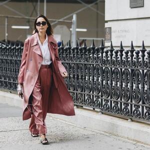 Ovog proleća suknje i farmerke menjamo za svilene pantalone: Chic Francuskinje ih već nose