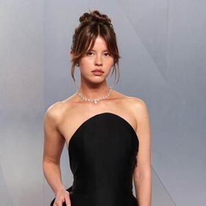 Kako postići promenu bez drastičnog šišanja? Šiške "U" oblika su vodeći trend za proleće 2026.