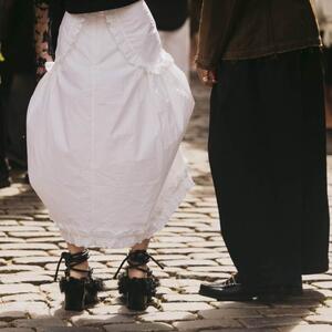 Od jutarnje kafe do večernjeg izlaska: 5 modela obuće koje Francuskinje biraju ovog proleća 2026.