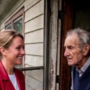 Bilo mi je žao usamljenog namrgođenog starca iz komšiluka pa sam mu svako veče donosila večeru: Kad je umro ostavlja poruku koja mi menja život