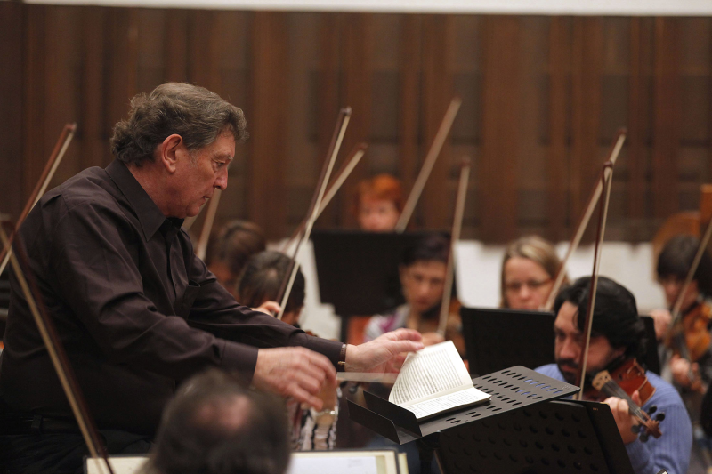 Uroš Lajovic i Beogradska filharmonija. Foto: Promo