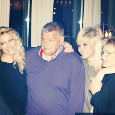 Nataša Bekvalac sa porodicom, foto: Instagram