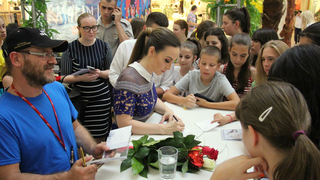 Jelena Tomašević sa fanovima