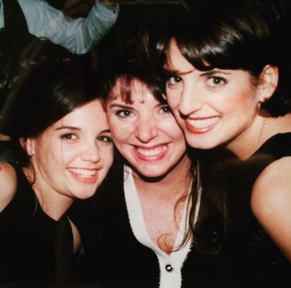 Kejti Holms sa sestrama, foto: Instagram