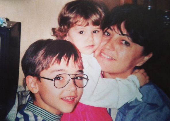Milan Stanković sa majkom i sestrom, foto: Instagram